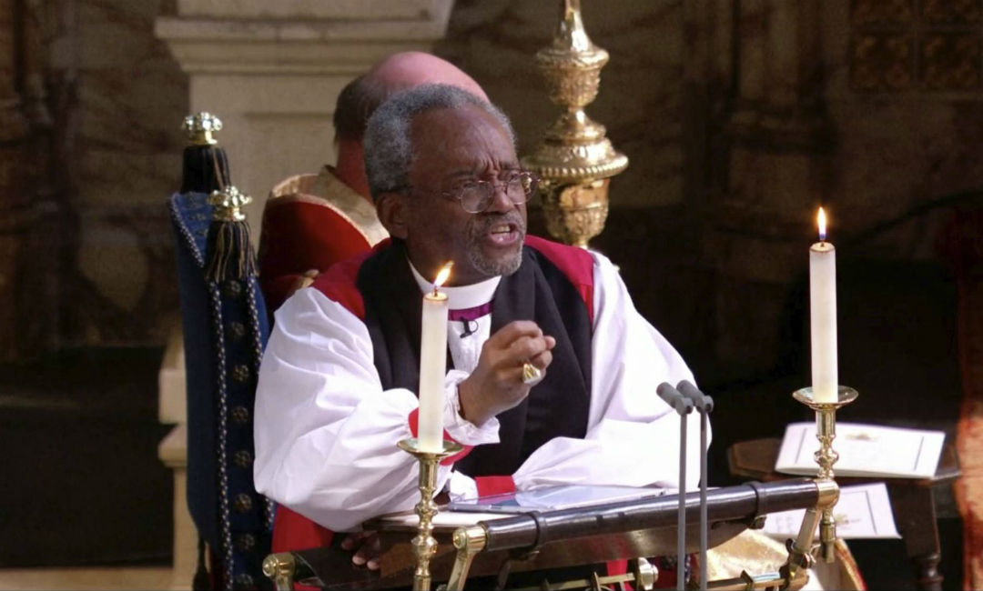 Luego del sermón del reverendo afroamericano Michael Bruce Curry, el coro The Kingdom y Karen Gibson interpretan la famosa canción de Ben E. King, "Stand by Me", previo al intercambio de votos entre Meghan Markle y el príncipe Enrique.